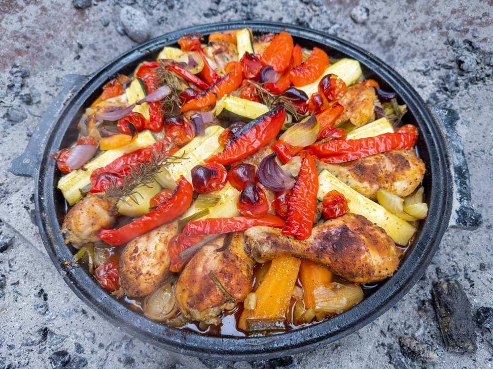 Essen mit Hähnchen und Gemüse